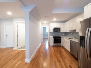 78 Gibbs St in Brookline, MA - Building Photo - Building Photo