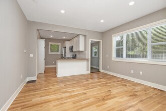 654 11th St NW, Unit 1 in Grand Rapids, MI - Building Photo - Building Photo