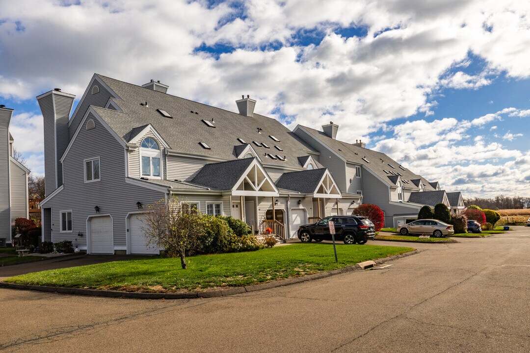 Sea Scape Condominiums in East Haven, CT - Building Photo