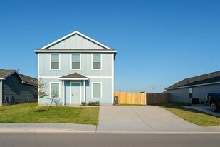 2320 Blizzard Dr in Lockhart, TX - Building Photo