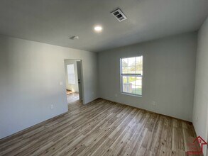 906 SW G Ave in Lawton, OK - Building Photo - Building Photo