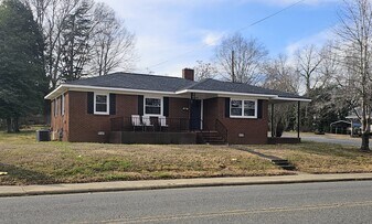 500 S Mountain St in Cherryville, NC - Building Photo