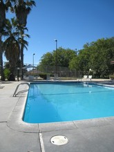 Villas del Norte Apartments in Fresno, CA - Foto de edificio - Building Photo