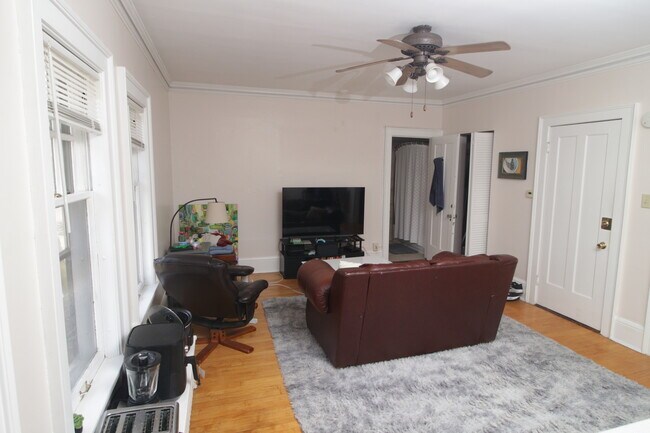 2119 E Kenilworth Pl in Milwaukee, WI - Building Photo - Building Photo