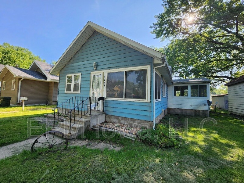 1126 Columbia St in Waterloo, IA - Building Photo