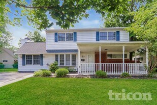 26 Village Ln in Levittown, PA - Building Photo