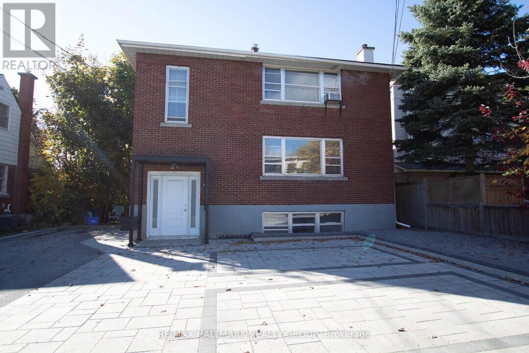 180-180 Woodroffe Ave in Ottawa, ON - Building Photo