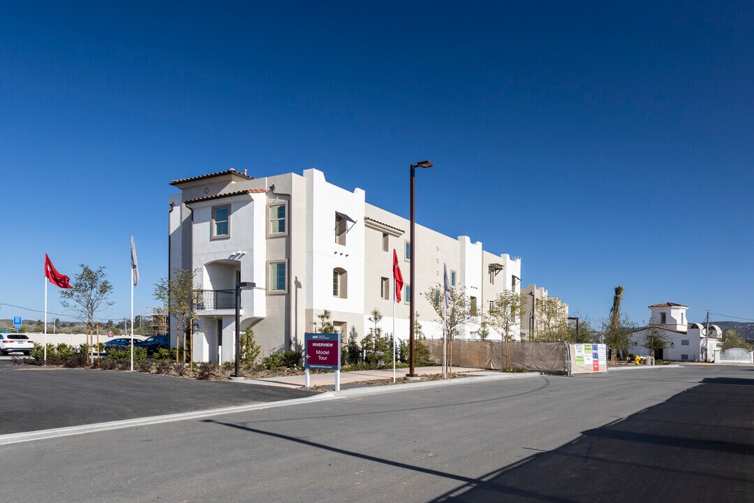 Riverview Santee Townhomes in Santee, CA - Foto de edificio