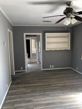 6134 Mire St in Groves, TX - Building Photo - Building Photo