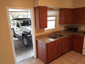 1518 E Ellicott St in Tampa, FL - Building Photo - Building Photo