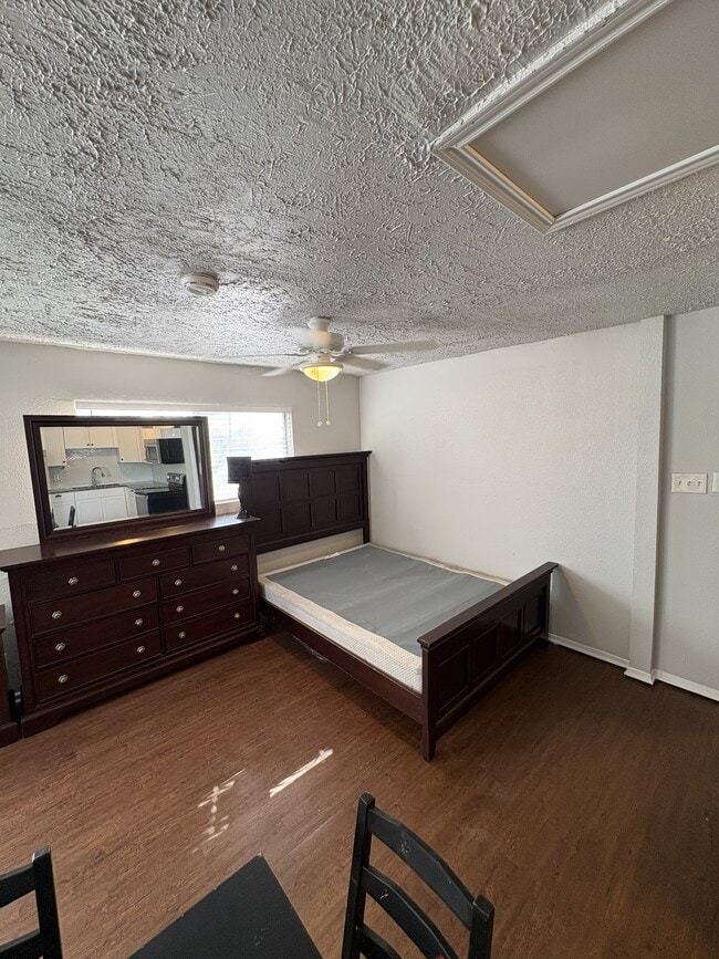 9283 Five Palms Dr, Unit 2 in San Antonio, TX - Building Photo - Building Photo