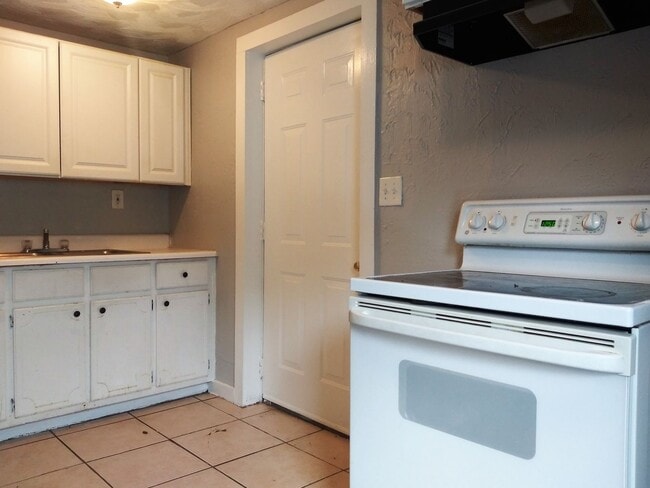 422 12th Ave NW in Decatur, AL - Building Photo - Building Photo