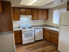 1517 Rock Glen Ave in Glendale, CA - Building Photo - Building Photo