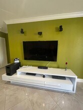 584 Vossler Ave in West Palm Beach, FL - Building Photo - Building Photo