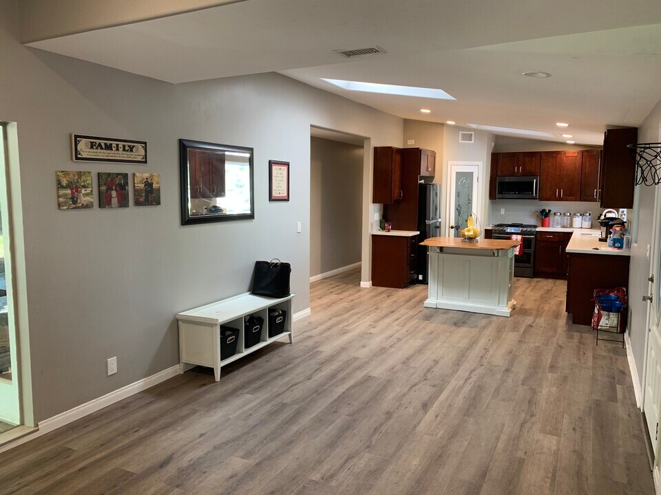 2751 Tigertail Dr in Los Alamitos, CA - Building Photo