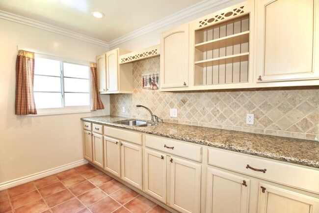 5709 Hesperia Ave in Los Angeles, CA - Building Photo - Building Photo