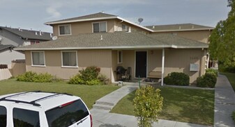 1490 Gabilan Dr in Hollister, CA - Building Photo