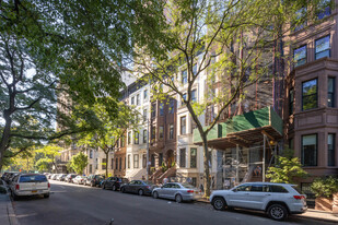 104 W 80th St in New York, NY - Building Photo