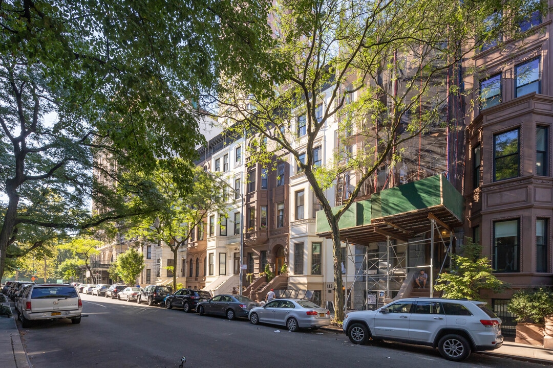104 W 80th St in New York, NY - Building Photo