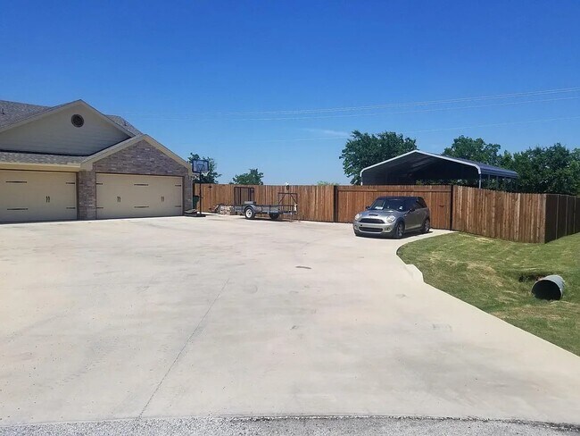 3130 Weave Ct in Granbury, TX - Building Photo - Building Photo