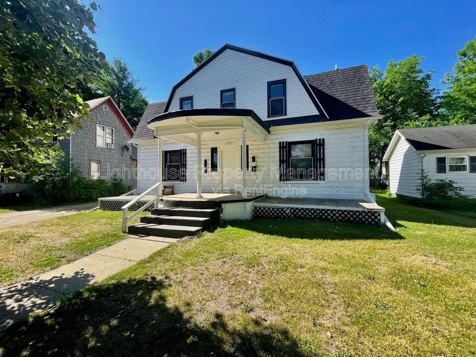 514 E Center St in Hastings, MI - Building Photo