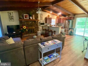 4535 Pine Ridge Dr W in Bushkill, PA - Building Photo - Building Photo