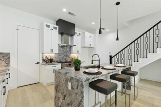 426 Melba St in Dallas, TX - Building Photo - Building Photo