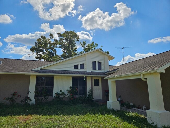 1038 Begonia Dr in Holiday, FL - Building Photo - Building Photo