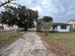 409 Village Rd NE in Leland, NC - Building Photo - Building Photo
