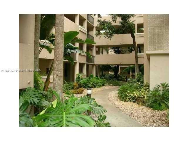 6800 Cypress Rd in Plantation, FL - Building Photo - Building Photo