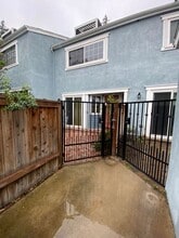 700 E Lake Dr in Orange, CA - Foto de edificio - Building Photo