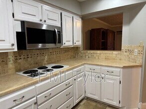 1005 Towne Lake Dr in Longview, TX - Building Photo - Building Photo