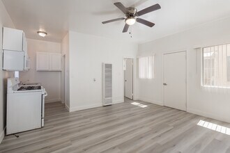 1935 Myrtle Ave. in Long Beach, CA - Foto de edificio - Interior Photo