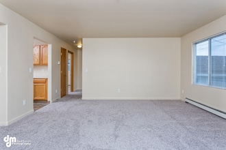 7016 Weimer Rd in Anchorage, AK - Foto de edificio - Building Photo