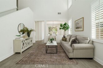 570 Shadow Ln in Simi Valley, CA - Building Photo - Building Photo