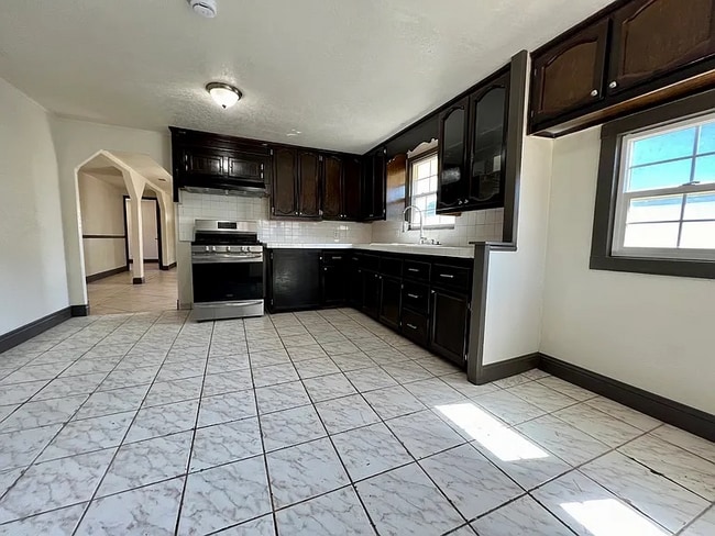 property at 2611 W Dakota Ave
