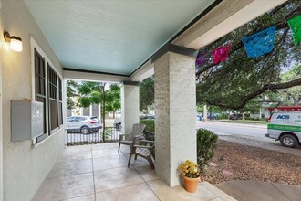 121 W Woodlawn Ave-Unit -Unit 1 in San Antonio, TX - Building Photo - Building Photo