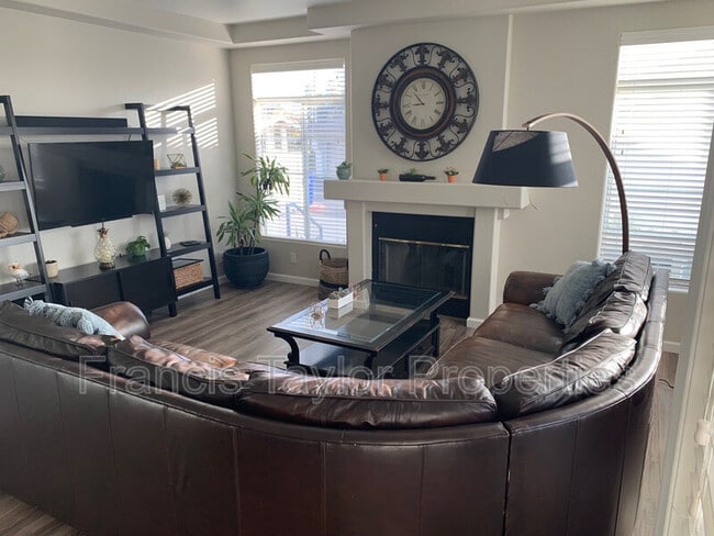 2305 Rancho Del Oro Rd in Oceanside, CA - Building Photo - Building Photo