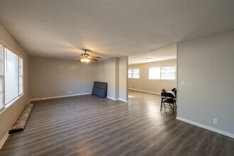 465 N Hairston Rd in Stone Mountain, GA - Building Photo - Building Photo