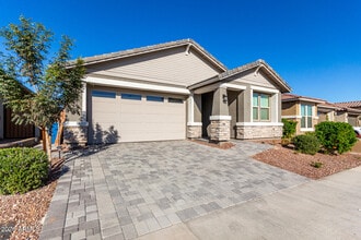 20264 W Montecito Ave in Litchfield Park, AZ - Building Photo - Building Photo