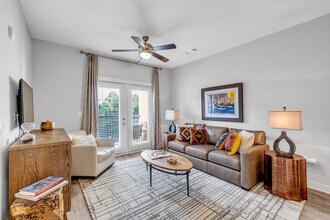 Artessa Apartments in Franklin, TN - Foto de edificio - Building Photo