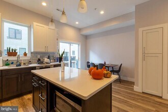 1850 Frankford Ave in Philadelphia, PA - Building Photo - Building Photo