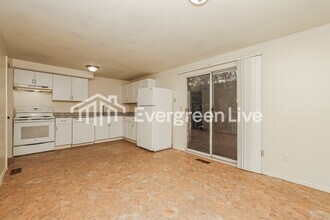 8287 Mt Carmel St in Huber Heights, OH - Building Photo - Building Photo