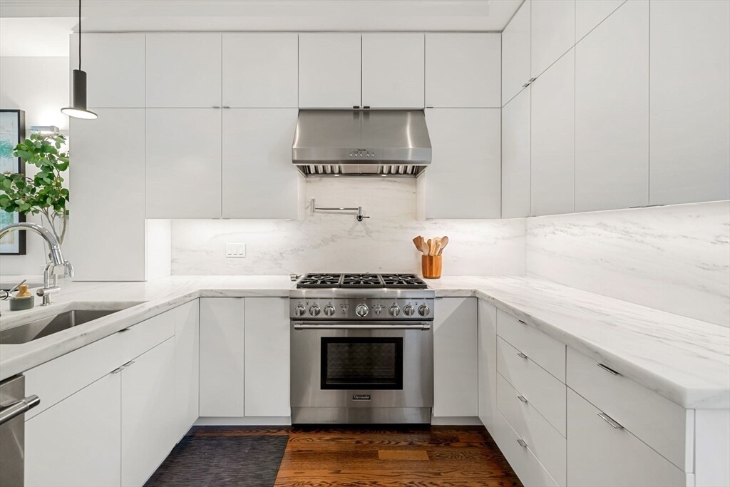 121 West Newton St in Boston, MA - Building Photo