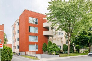 1545 De L'église Rue in St. Laurent, QC - Building Photo
