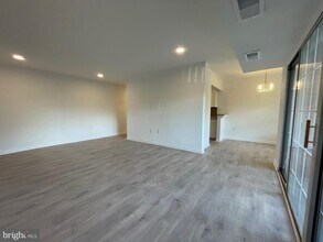 1921 Wilson Ln-Unit -T3 in McLean, VA - Building Photo - Building Photo