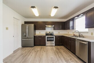 823 Runnymede Dr in Greenfield, IN - Building Photo - Building Photo