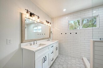 1703 Hillcrest Ln in Austin, TX - Building Photo - Building Photo