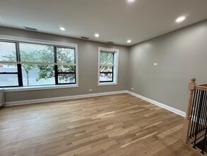 4635 N Clark St, Unit 2 in Chicago, IL - Building Photo - Building Photo