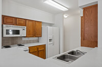 TownePark Fredericksburg in Fredericksburg, TX - Building Photo - Interior Photo